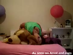 In her bedroom, a gorgeous livecam adolescent of legal age, floozy, entices me.